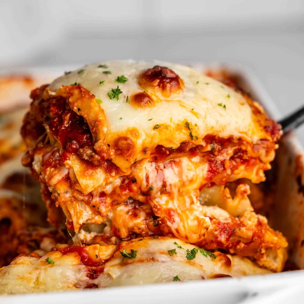 Wyndham’s favorite lasagna with layers of seasoned minced beef, creamy white sauce, and melted cheese.